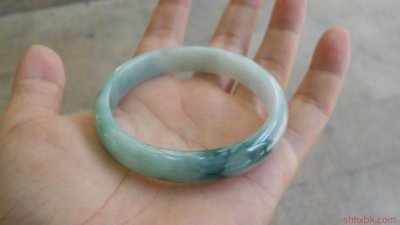 ​镯子戴左手还是右手 戴镯子有什么讲究