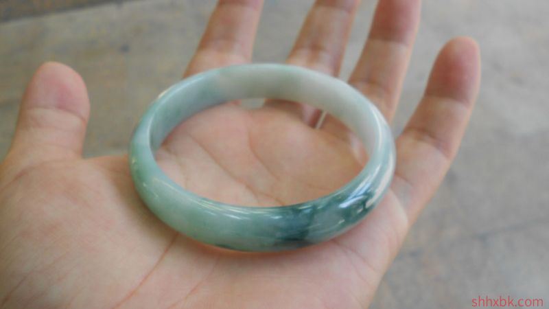 镯子戴哪个手好