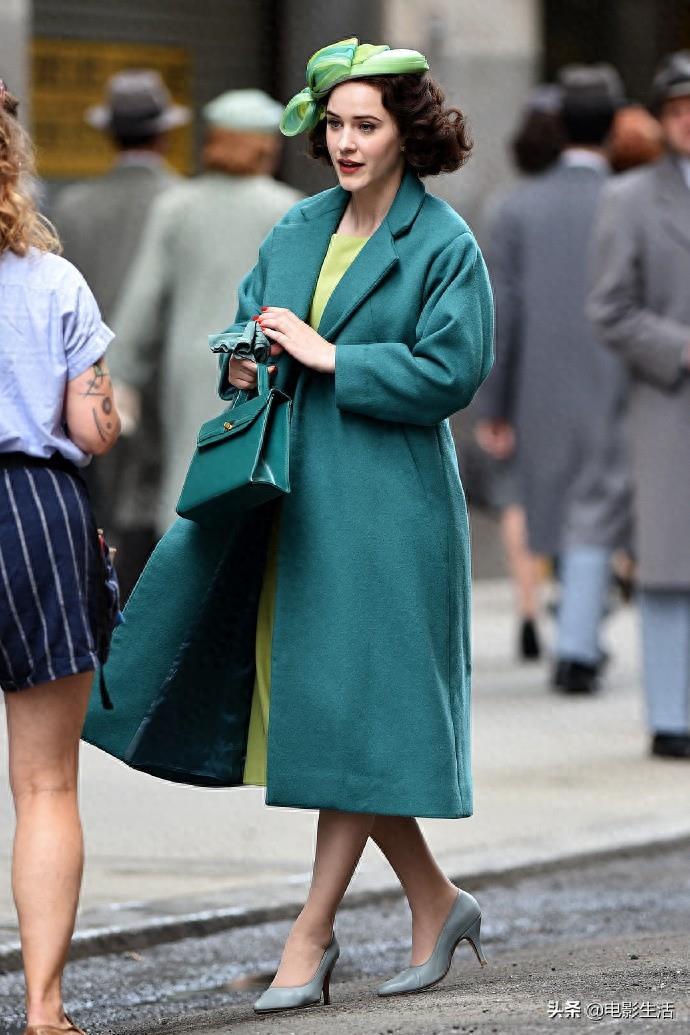 《了不起的麦瑟尔夫人》再曝高清片场照，女主瑞秋美爆了