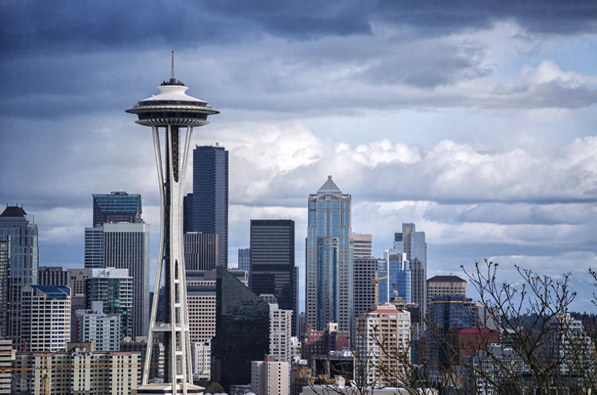 太空针塔兴建于1961年，是西雅图的地标性建筑之一