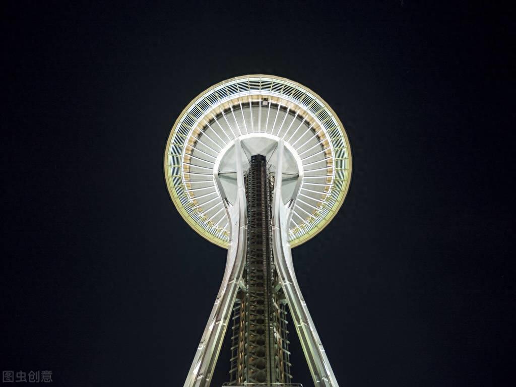 太空针塔兴建于1961年，是西雅图的地标性建筑之一