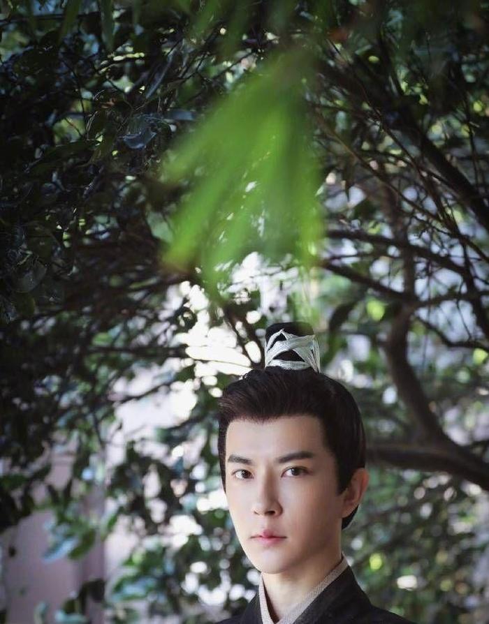 被于朦胧的新照片惊艳, 这还是当年那个怯生生的小孩吗?