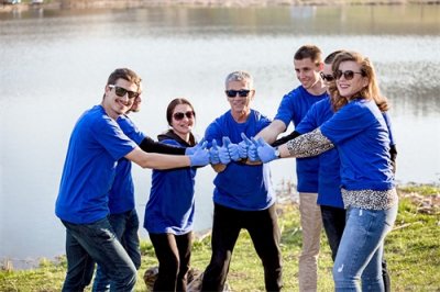 ​适合元旦团建可以玩的游戏，10个人可以参与的，拉近大家距离的。