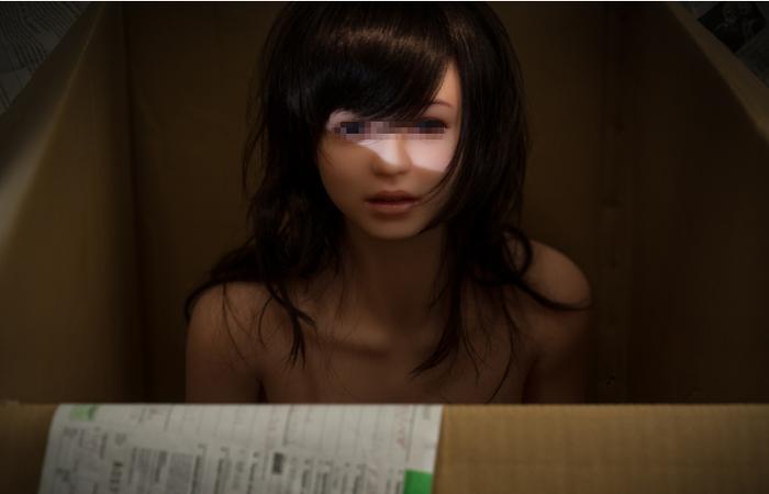 日本男子与自己的“硅胶女友”的日常，生活温馨恩爱有加