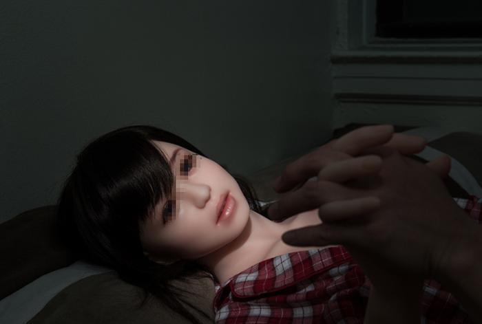 日本男子与自己的“硅胶女友”的日常，生活温馨恩爱有加