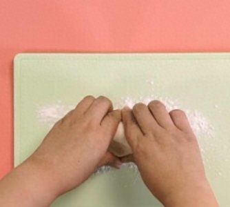 ​轻松学会的葱油饼，外酥里嫩，比外面的更美味