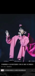 ​许嵩南京演唱会，将现场观众带入了一个回忆和感动的音乐世界