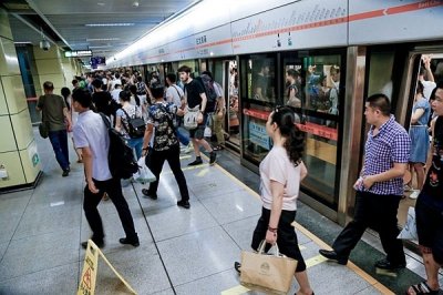 ​成都＂地铁族＂们注意了!18日逢人必检 最好错峰出行