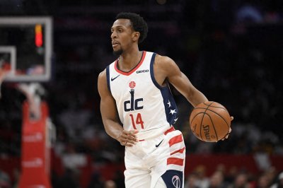 ​队记：奇才已聘请36岁前NBA后卫伊斯梅尔-史密斯担任职业球探