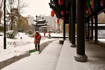 ​河北石家庄迎来新一轮降雪