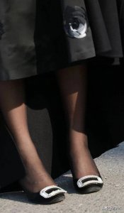 ​街拍高跟丝袜美脚近距离