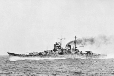 ​日本“最上”号重巡洋舰1935年在丰后水道下水试航