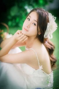 ​郑媛元婚纱照 简约清新时尚