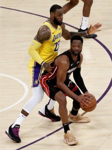 ​篮球——NBA常规赛：湖人胜热火