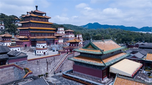 航拍承德普宁寺