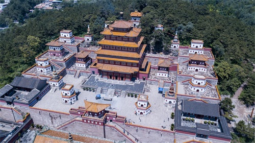 航拍承德普宁寺