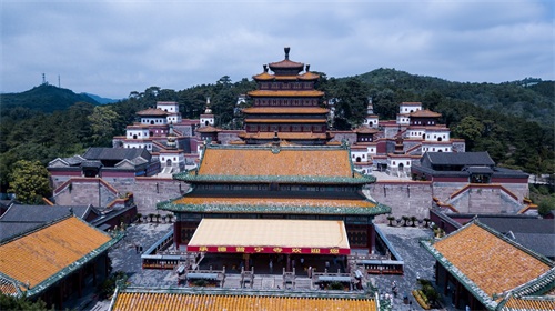 航拍承德普宁寺