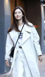 ​她连续3年被评为“世界第一美”，看到真人照后，网友：美到窒息