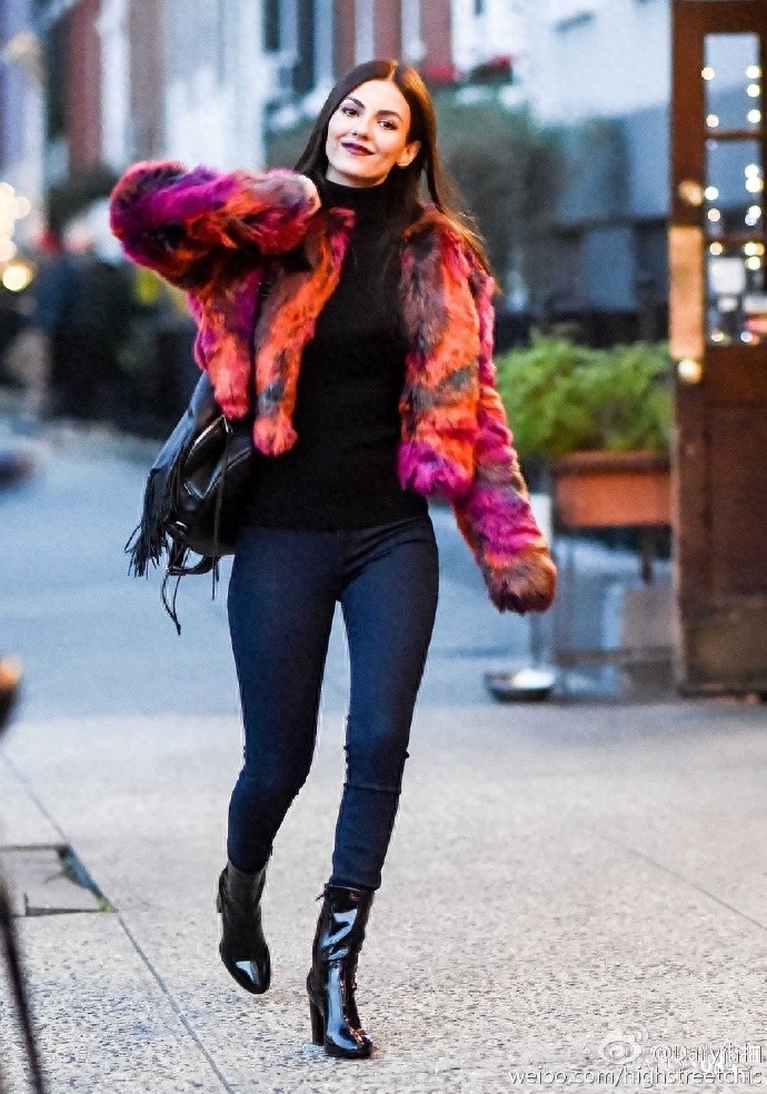 大美妞Victoria Justice纽约出街,招牌笑容好美