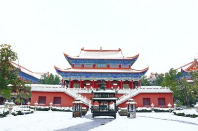 ​开福寺是中国佛教重点开放寺院之一，始建于五代时期