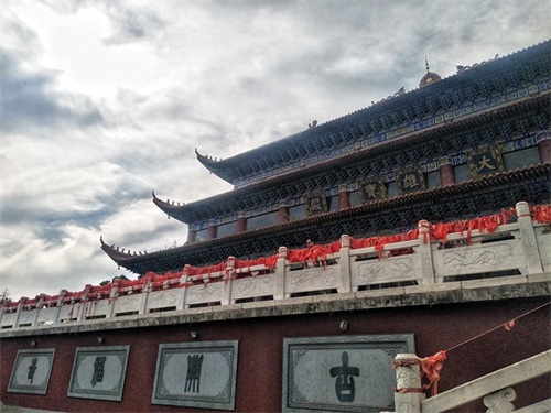 开福寺是中国佛教重点开放寺院之一,始建于五代时期