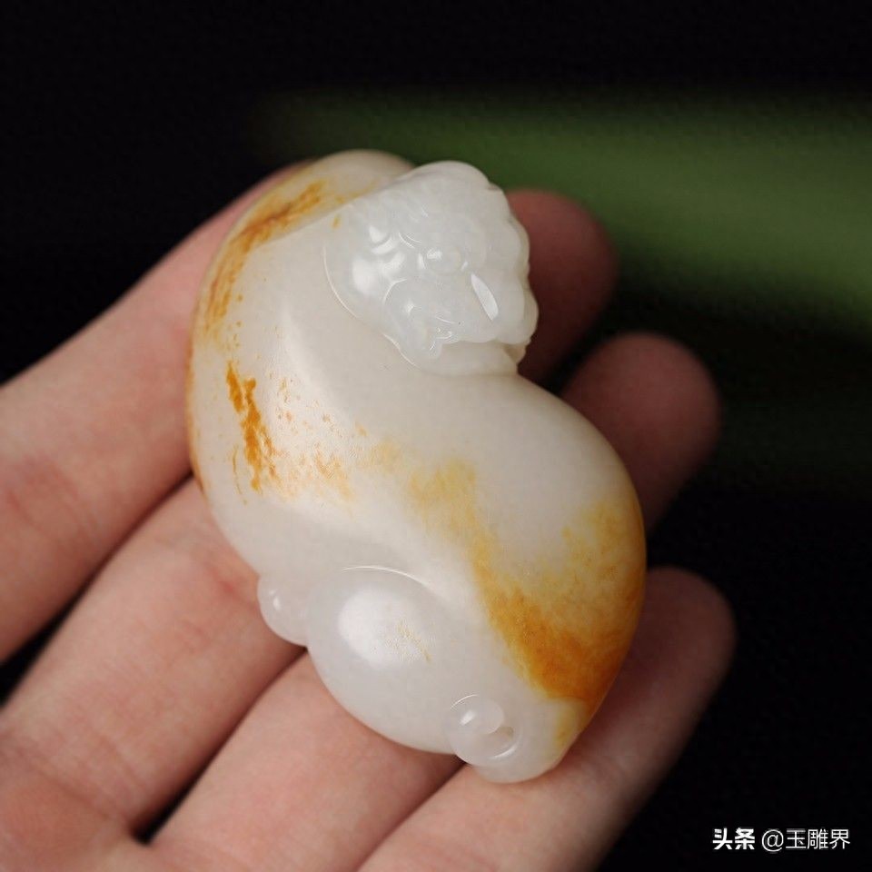 和田玉独籽雕刻神兽天禄,与麒麟齐名,却很少人听过