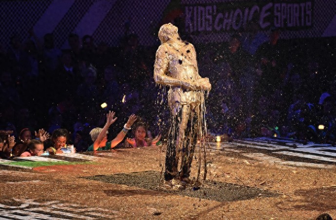 科比被射全身黄金漆成小金人,黑曼巴变成了金曼巴