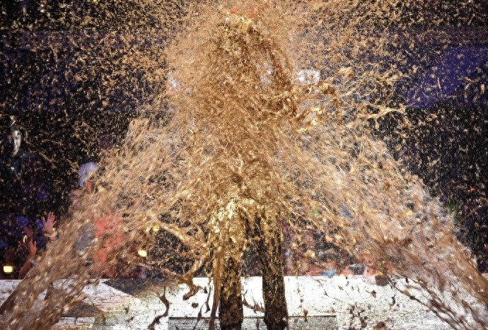 科比被射全身黄金漆成小金人,黑曼巴变成了金曼巴