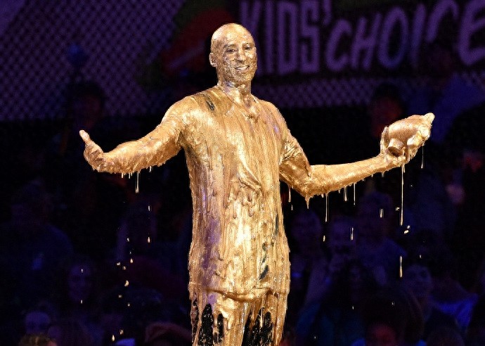 科比被射全身黄金漆成小金人,黑曼巴变成了金曼巴