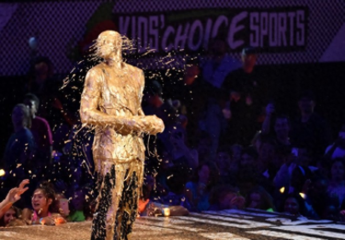 科比被射全身黄金漆成小金人,黑曼巴变成了金曼巴