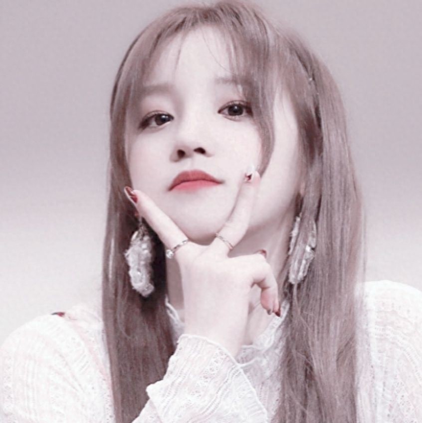 宋雨琦:不再浓妆后,精致成“芭比娃娃”