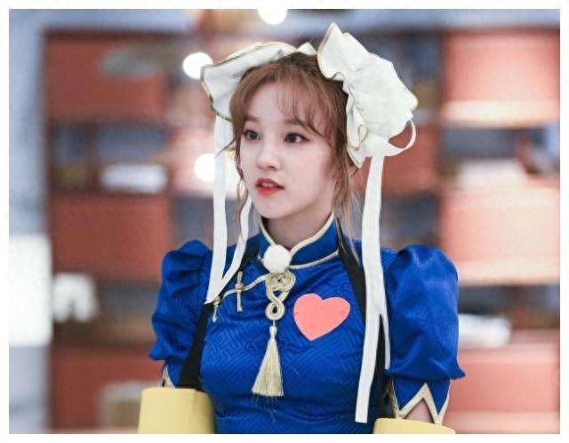 宋雨琦:不再浓妆后,精致成“芭比娃娃”