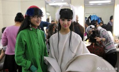 ​8年后，再看小彩旗与杨丽萍分道扬镳，才发现离开对她而言是解脱