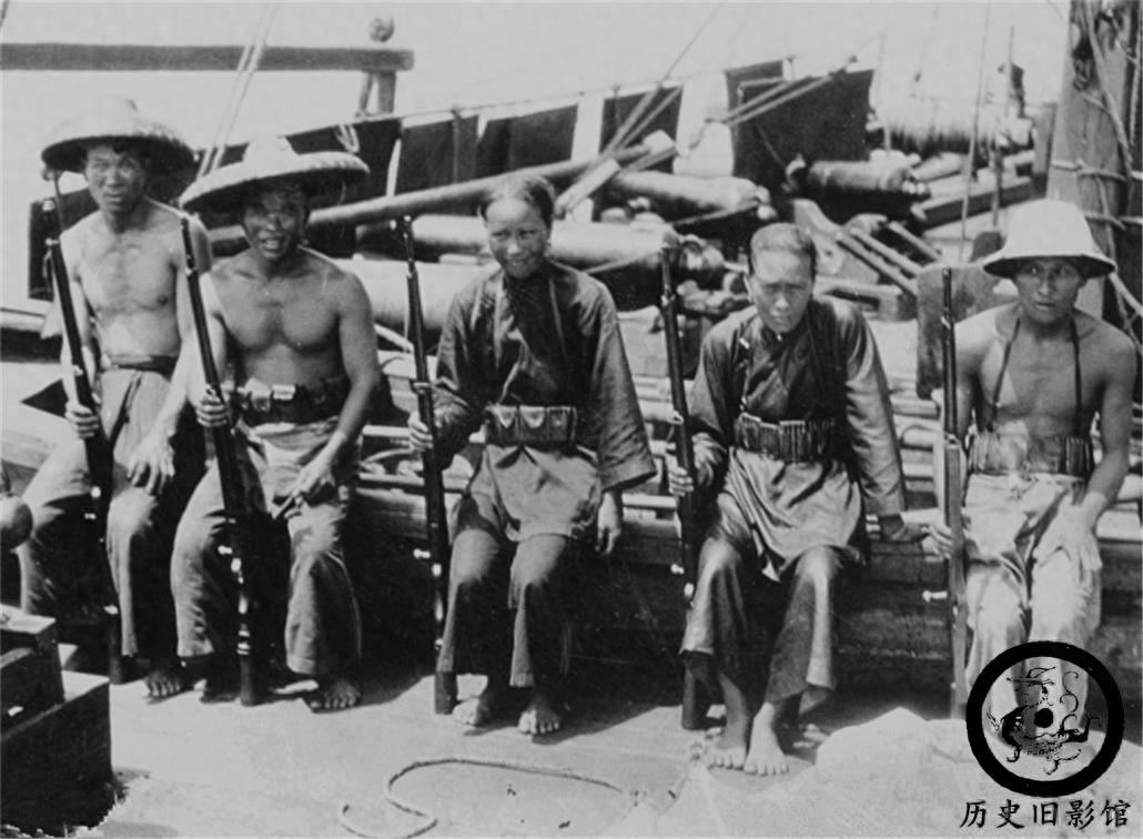 老照片带你看看百年前海盗的真实样子：图二肌肉强壮，图八被处决