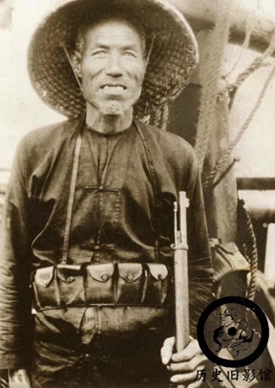 老照片带你看看百年前海盗的真实样子：图二肌肉强壮，图八被处决