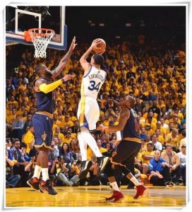 ​NBA一图一故事，断腿硬汉：利文斯顿