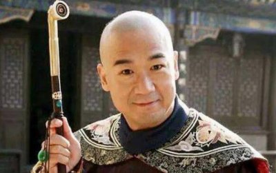 ​河北出土纪晓岚墓，墓前枯坐七名女子，展现出他的“真实面目”