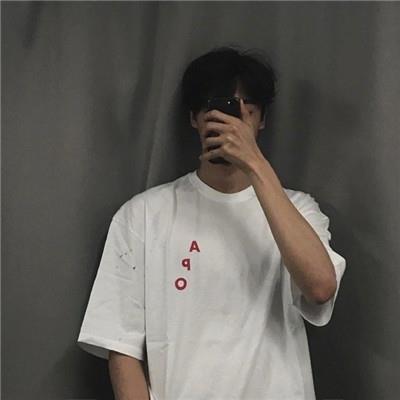 独特吸引人的男生快手头像