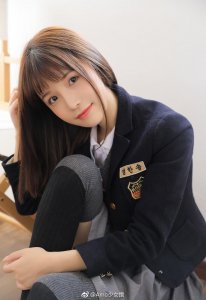 ​漂亮好看的校花美女性感制服诱惑写真