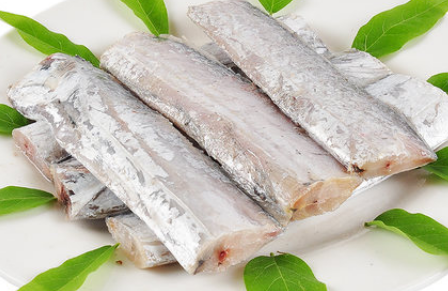 带鱼放冰箱2年还能吃吗,带鱼放冰箱里一年了能吃