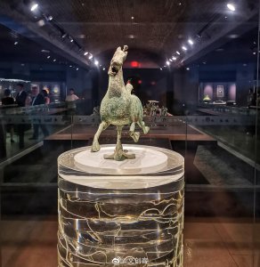 ​东汉铜奔马，就是我们熟知的马踏飞燕，现藏于甘肃省博物馆