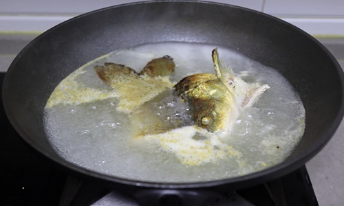 秋冬必喝的鱼头豆腐汤做法 补钙又健康!