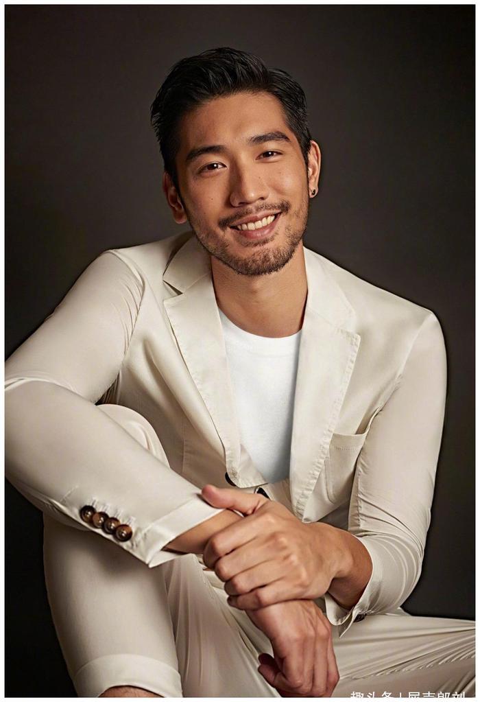 女友陪高以翔回家,离世五天终归故土。我要为他发声!