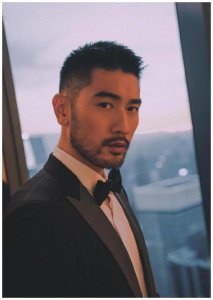 ​女友陪高以翔回家，离世五天终归故土。我要为他发声！