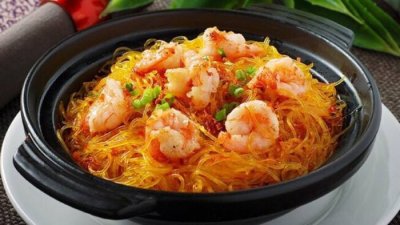 ​中国菜：粉丝煲，上海特色美食，口感微辣、滑爽鲜香，简单做法