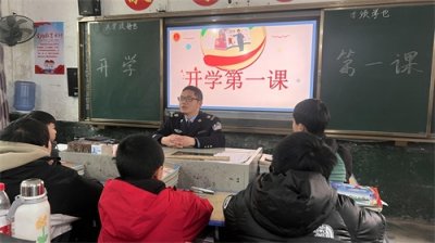 ​画笔传递禁毒力量 板报点亮无毒校园