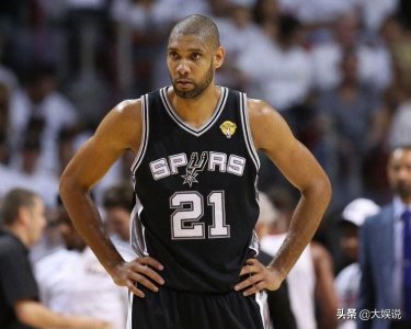 ​还记得石佛邓肯因为笑而被罚出场吗？这让石佛更不敢在球场上笑了