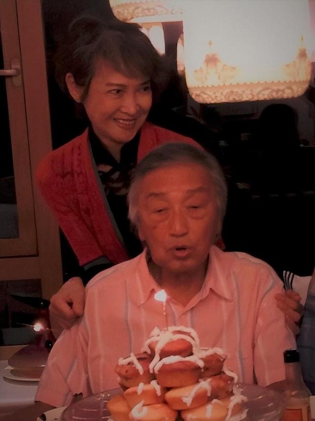 悲痛48小时内五位名人去世（7位名人一个月内相继去世）(40)