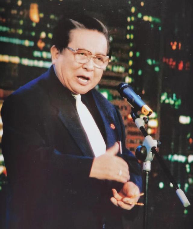 悲痛48小时内五位名人去世（7位名人一个月内相继去世）(1)