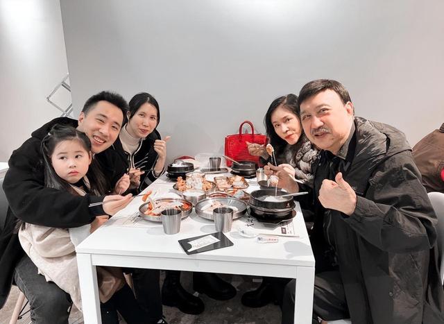 悲痛48小时内五位名人去世（7位名人一个月内相继去世）(18)